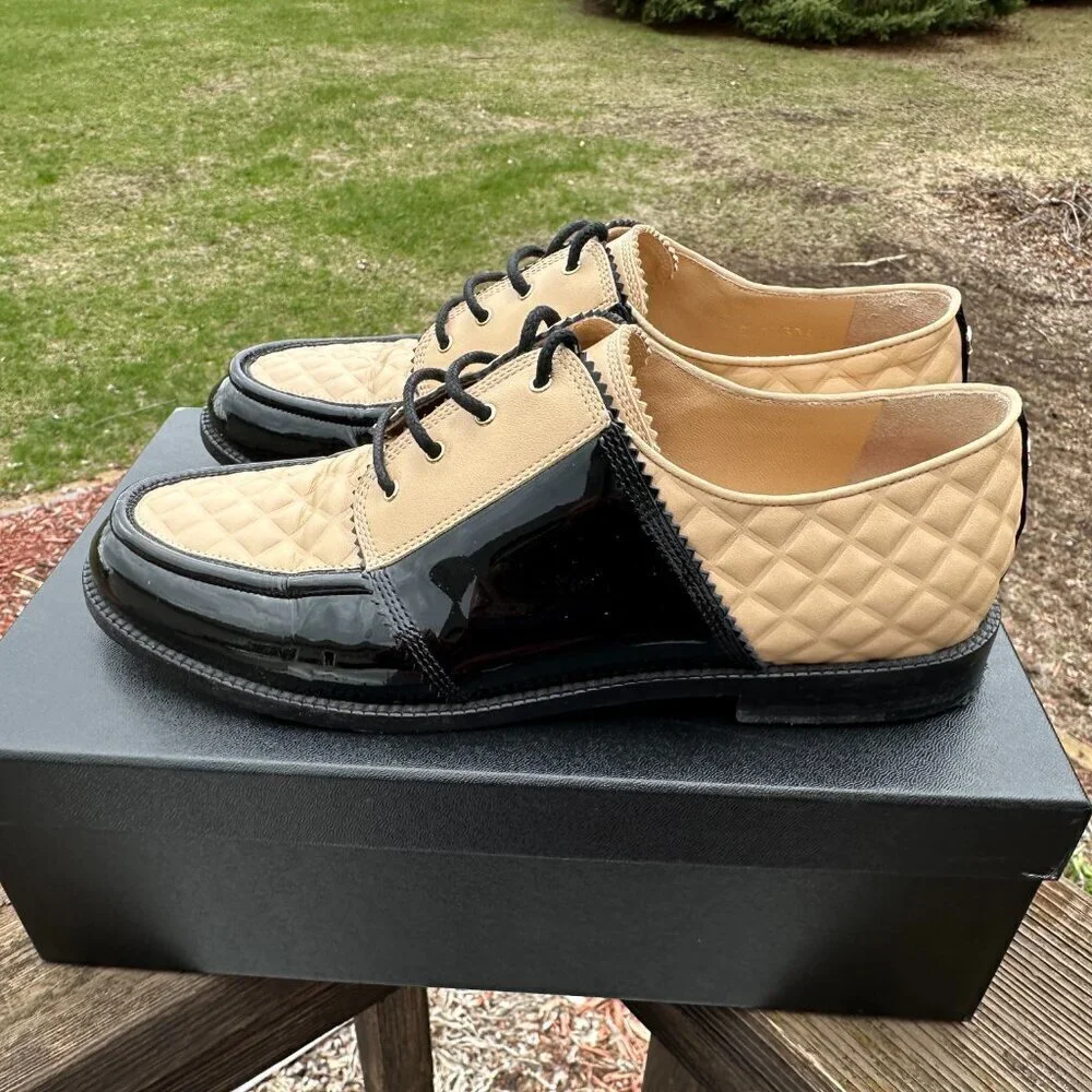 Chanel Size 39.5 18A Beige/Black Leather/Patent Leather Lace Up Oxford Shoes